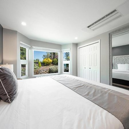 High Point Guesthouse - Next To Seattle Chinese Garden Екстериор снимка