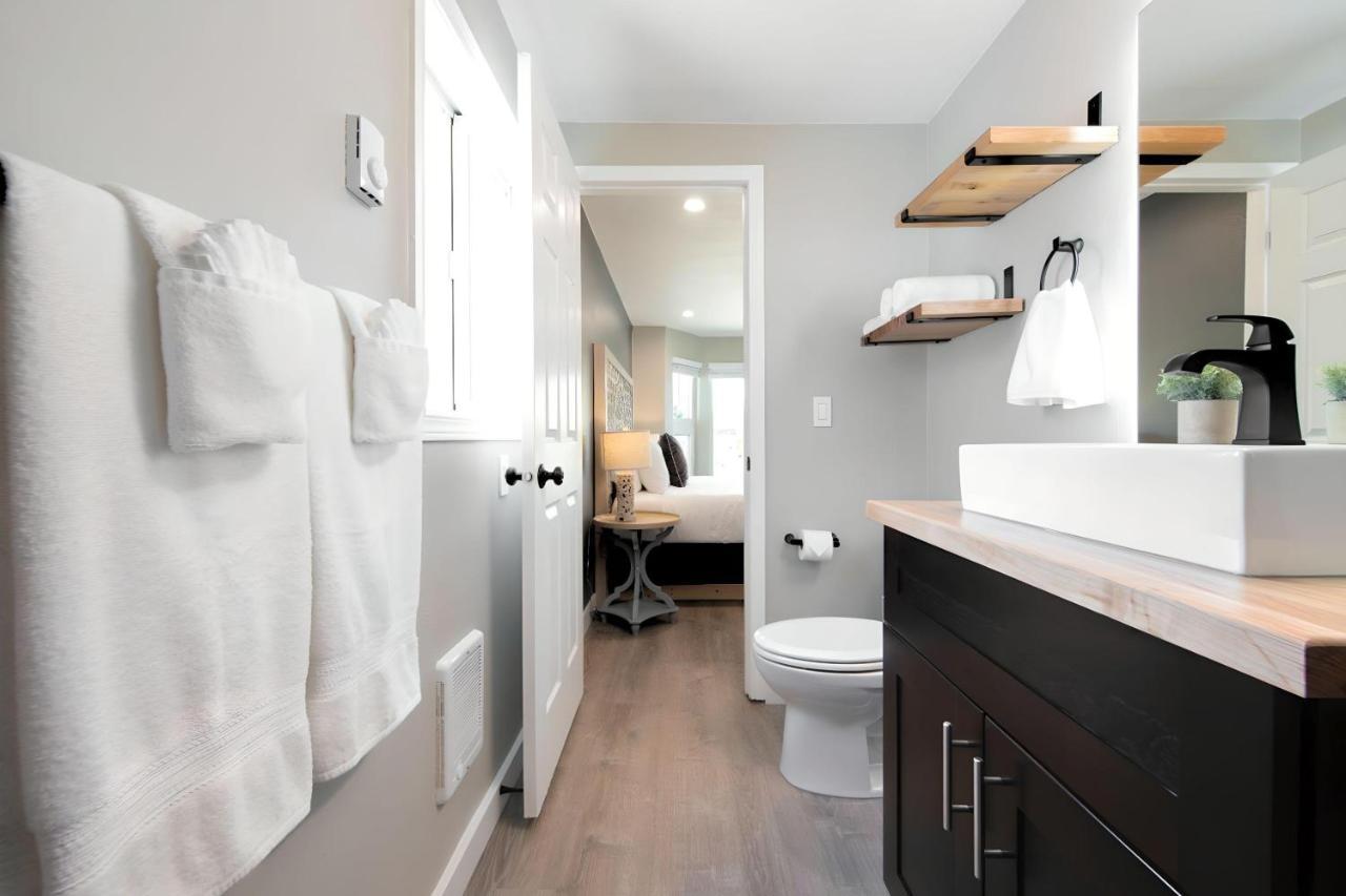 High Point Guesthouse - Next To Seattle Chinese Garden Екстериор снимка