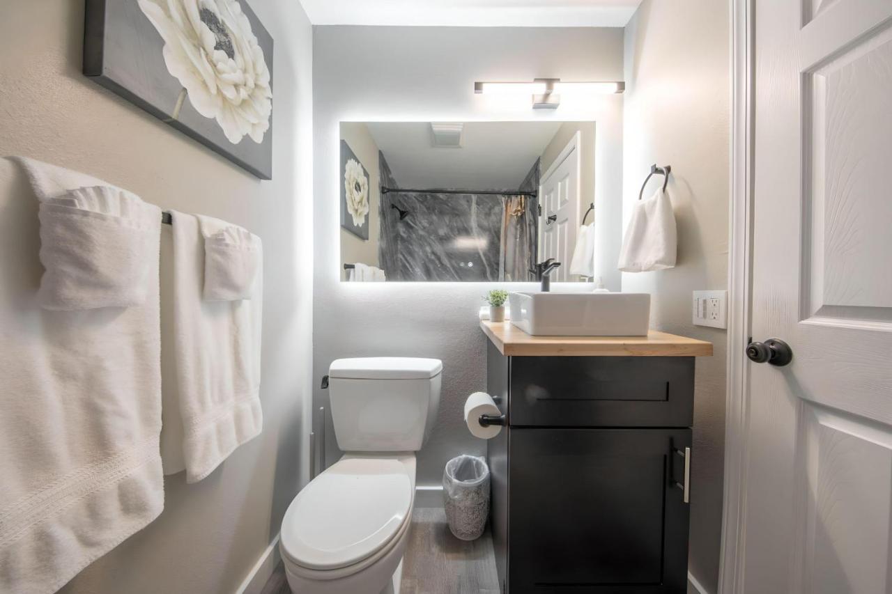 High Point Guesthouse - Next To Seattle Chinese Garden Екстериор снимка