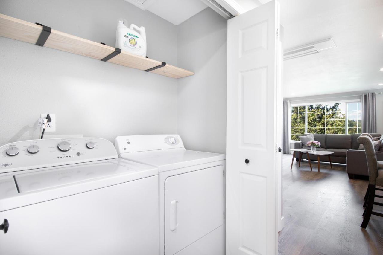 High Point Guesthouse - Next To Seattle Chinese Garden Екстериор снимка